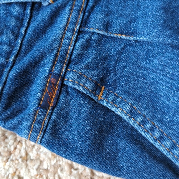 Vintage Chic 80's Denim High Rise Shorts with Yoke and Pleats - Picture 5 of 16